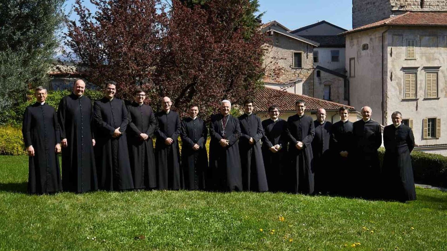 Nove giovani preti, segno di speranza per la diocesi di Giovanni XXIII