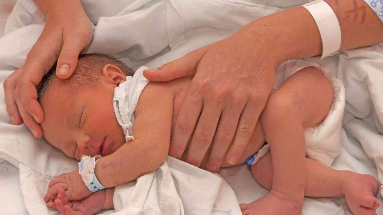 Sta bene la neonata abbandonata davanti all'ospedale