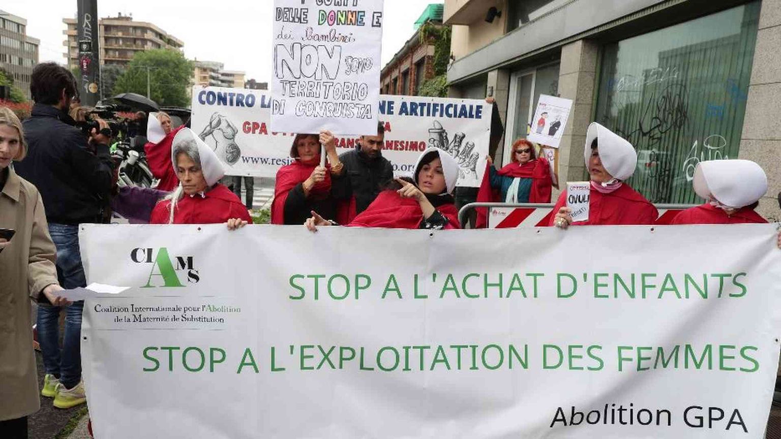 500 firme a sinistra per dire no alla maternità surrogata