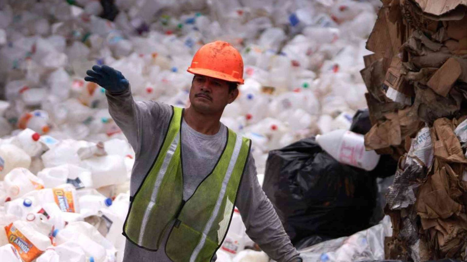 Un pianeta che soffoca nella plastica. E noi con lui