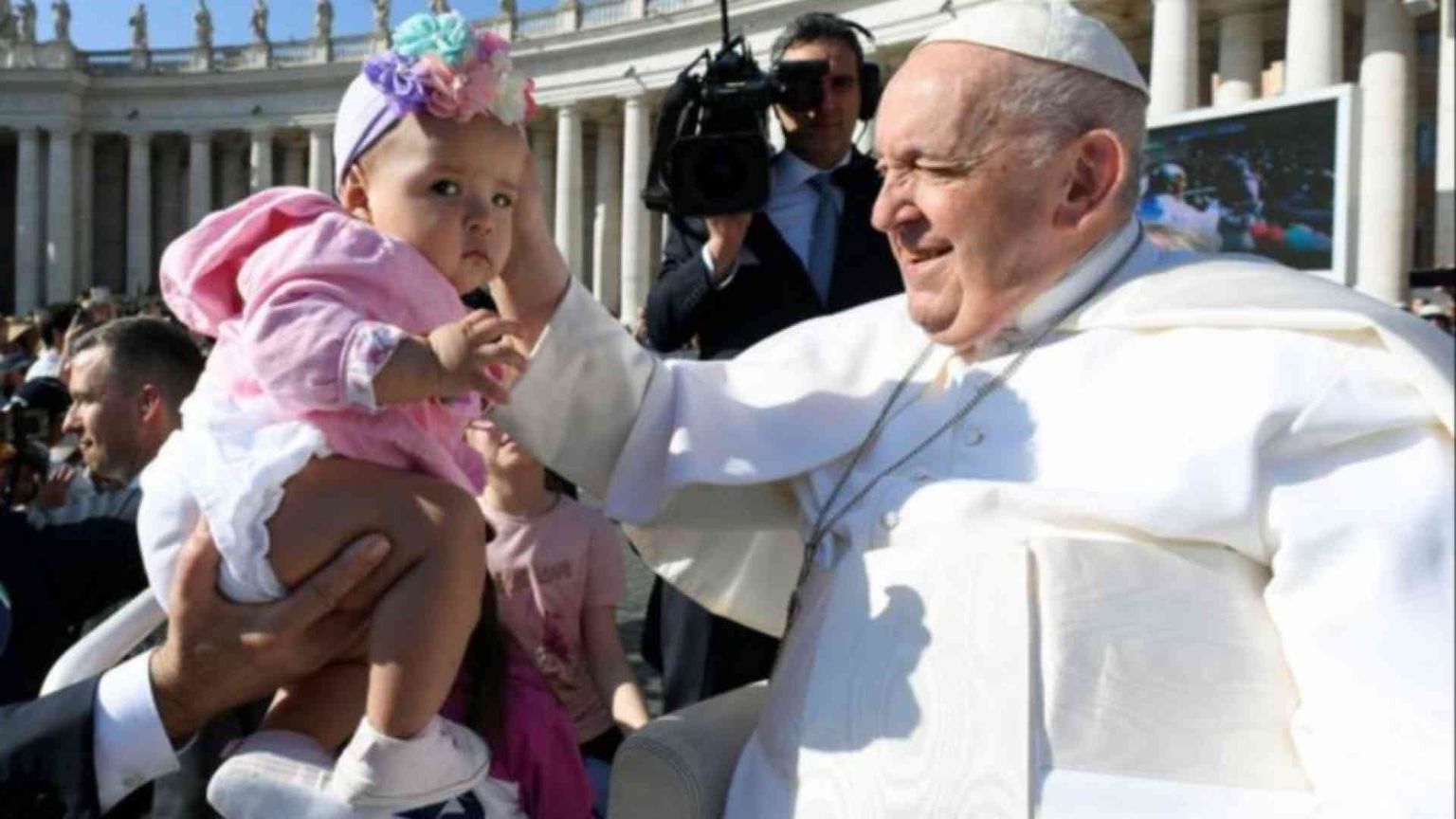 La grande preghiera per la guarigione di papa Francesco