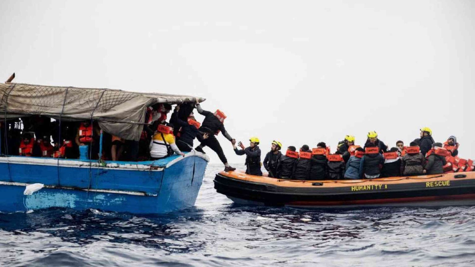 Patto Ue per i migranti, le reazioni: «Così l'Europa ritorna ai respingimenti»