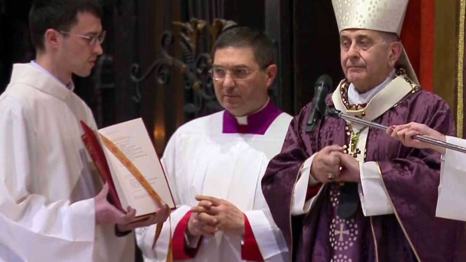 L’omelia di Delpini: qui c’è l’uomo che ora incontra Dio