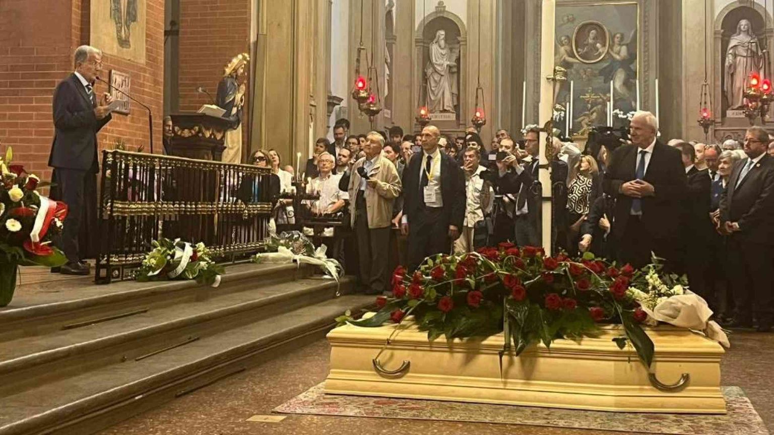 "Abbiamo condiviso tutto". Il saluto commosso di Romano Prodi alla moglie