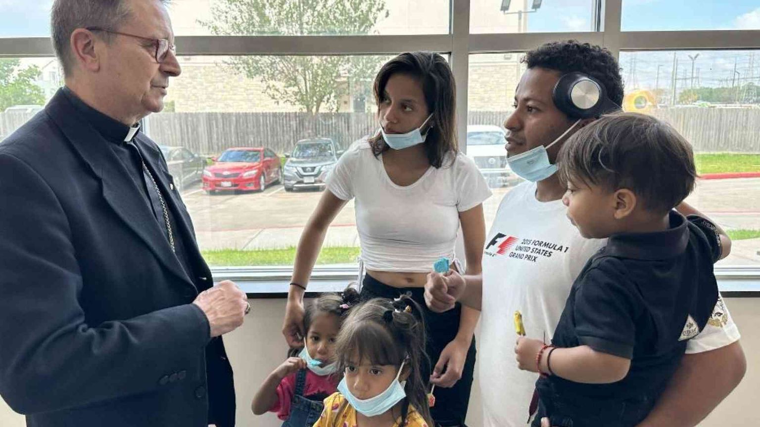 I migranti che arrivano in Texas vedono Dio nel riparo della Caritas