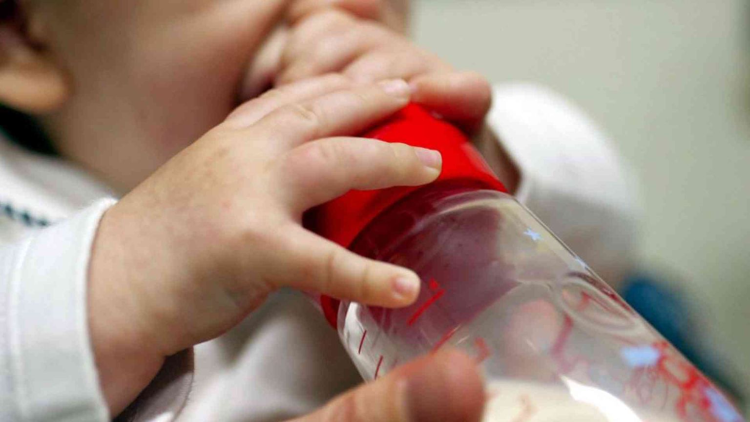 Il Tribunale annulla la trascrizione dell’atto di nascita estero con "due papà"