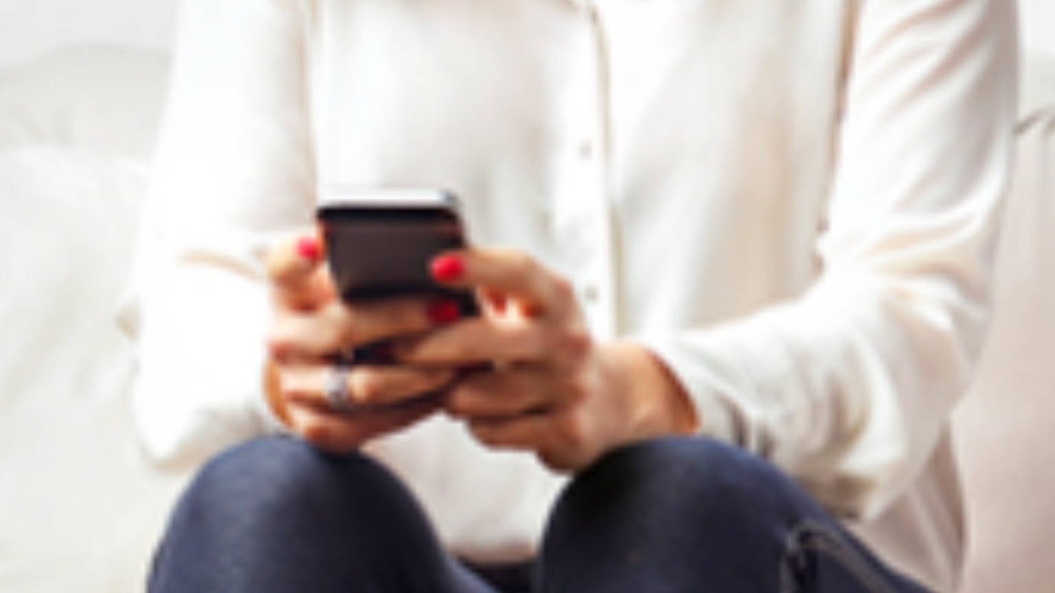 Social a scuola, troppo per tutti. Vero. Dagli adulti l'esempio