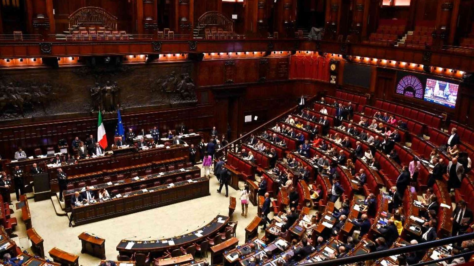 Maternità surrogata "reato universale", il 4 luglio la Camera vota la legge