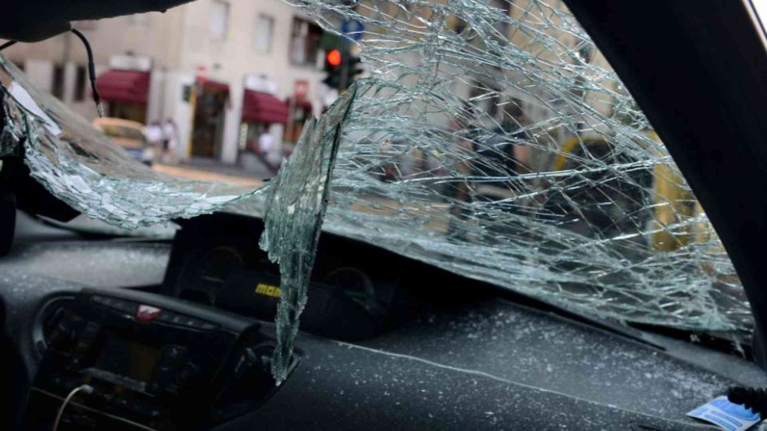 Giovani spericolati: il 17% fuma cannabis e poi guida, il 23% guarda video