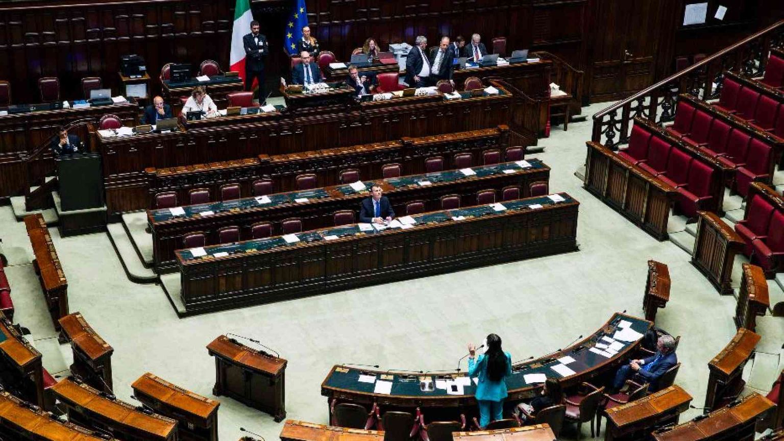 Mes, stop di massimo 4 mesi: vince la linea morbida di Fitto e Giorgetti