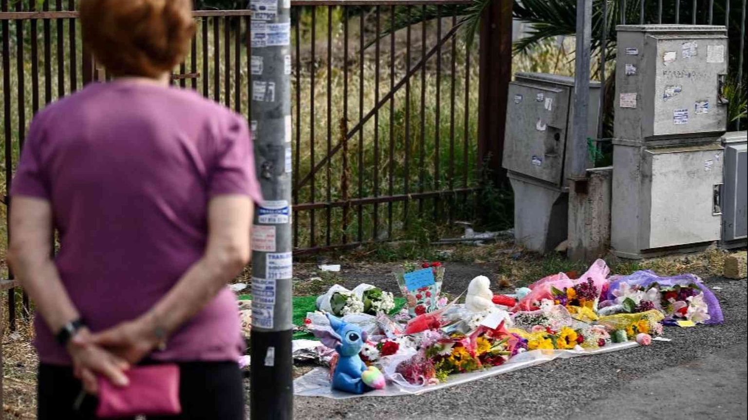 Il vescovo Reina: «Una crisi valoriale ereditata dagli adulti»