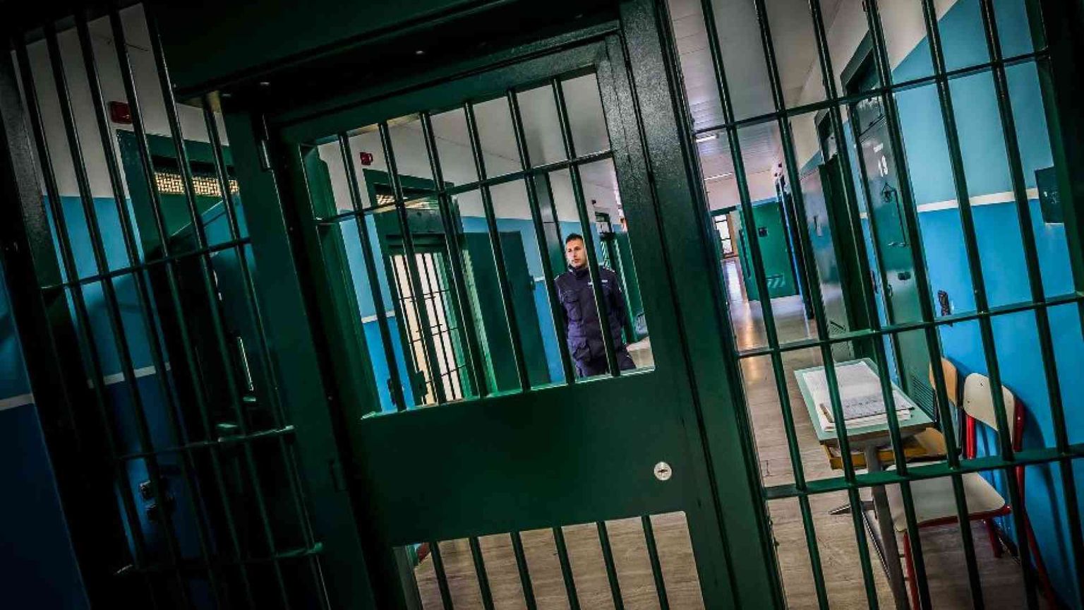 Droni per introdurre droga e cellulari: carceri colabrodo, la piaga si allarga