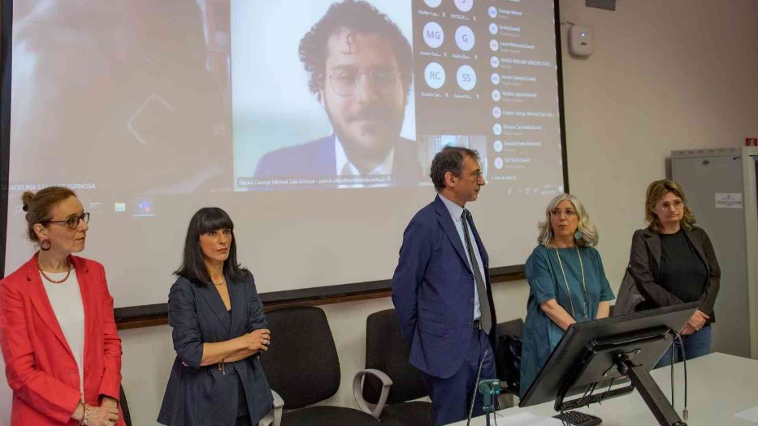 Zaki si laurea in videocollegamento con 110 e lode