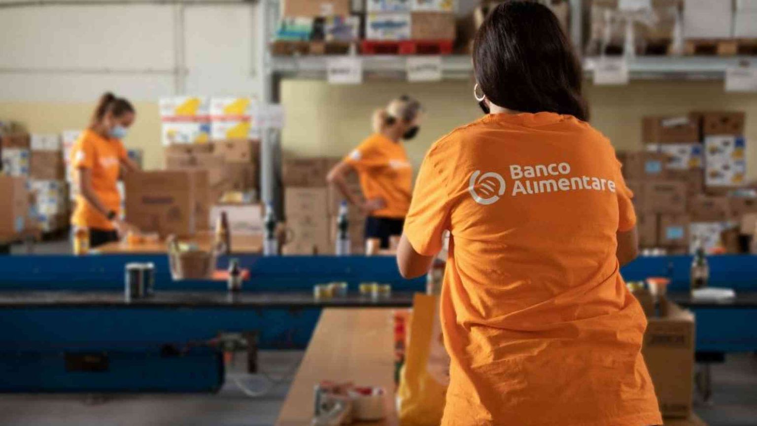 Meno cibo raccolto, meno poveri aiutati: la guerra sfida il Banco Alimentare