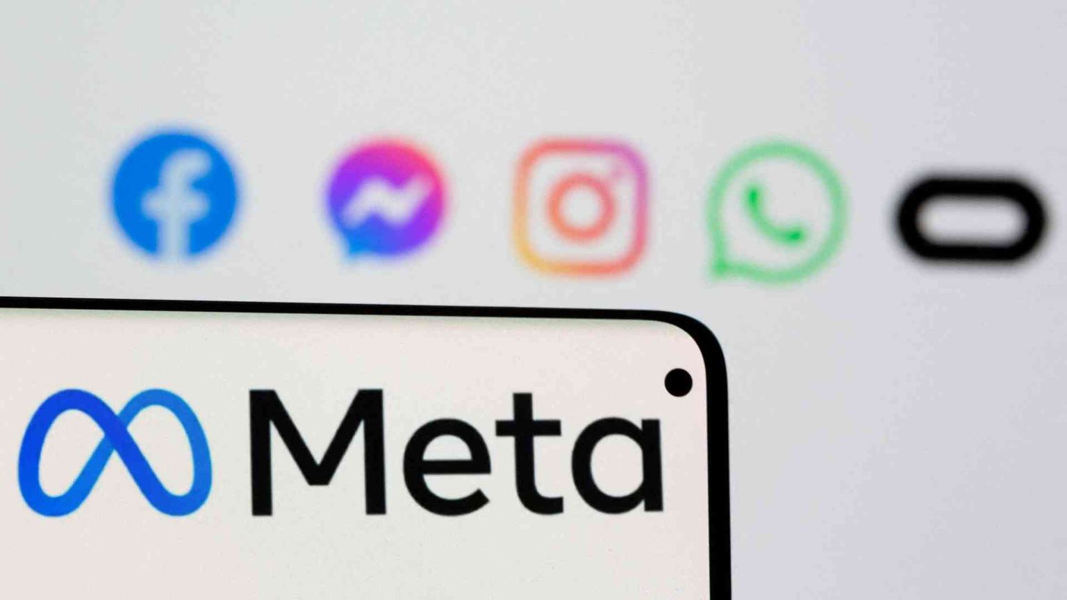 Meta irrompe tra i chatbot con l'open source