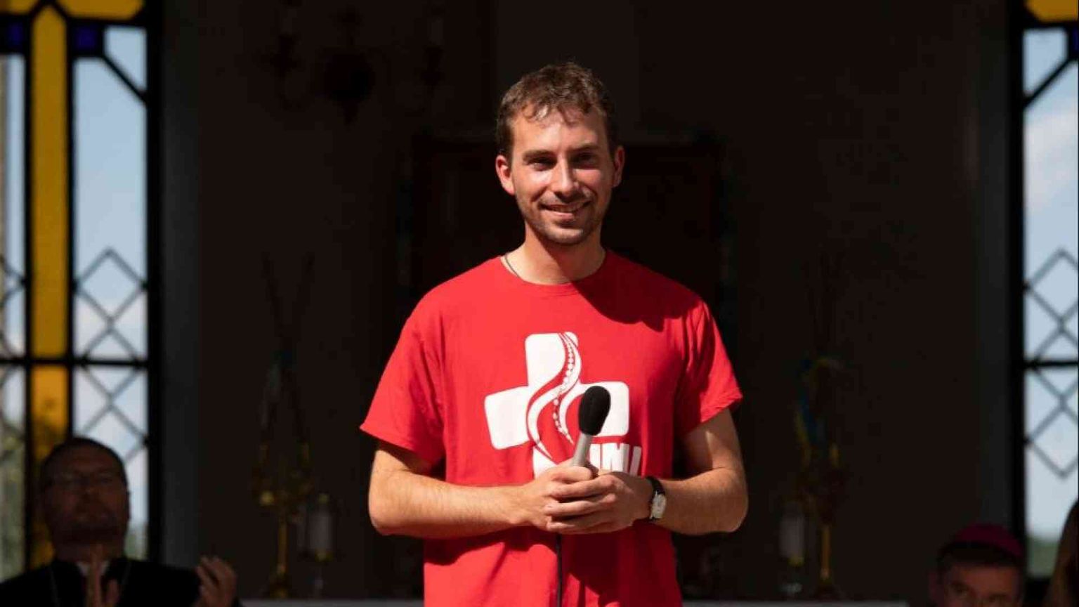 La guerra “nega” la Gmg ai maschi over 18. «Ma ci saranno ragazze e preti»