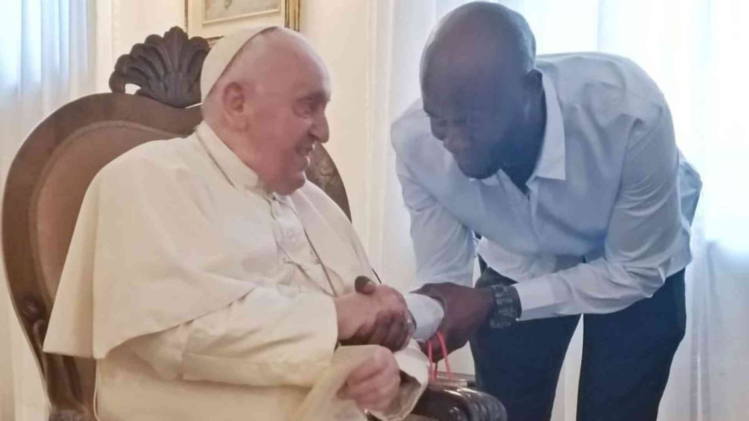 Confortò migrante moribondo, l'incontro del Papa con profugo del Camerun