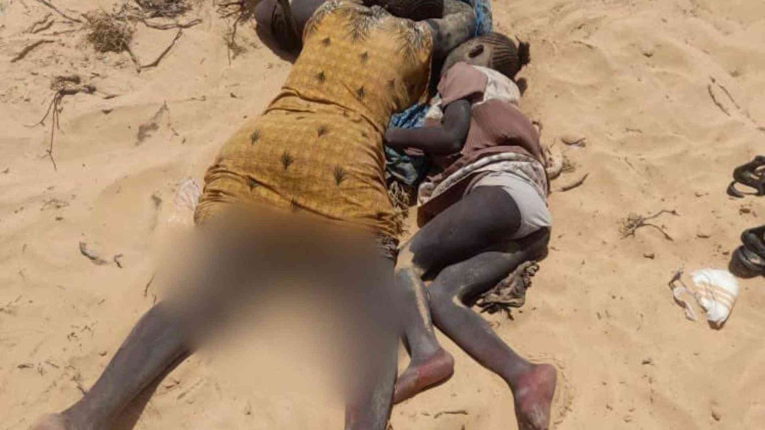 Foto-choc, mamma e figlia morte nel deserto