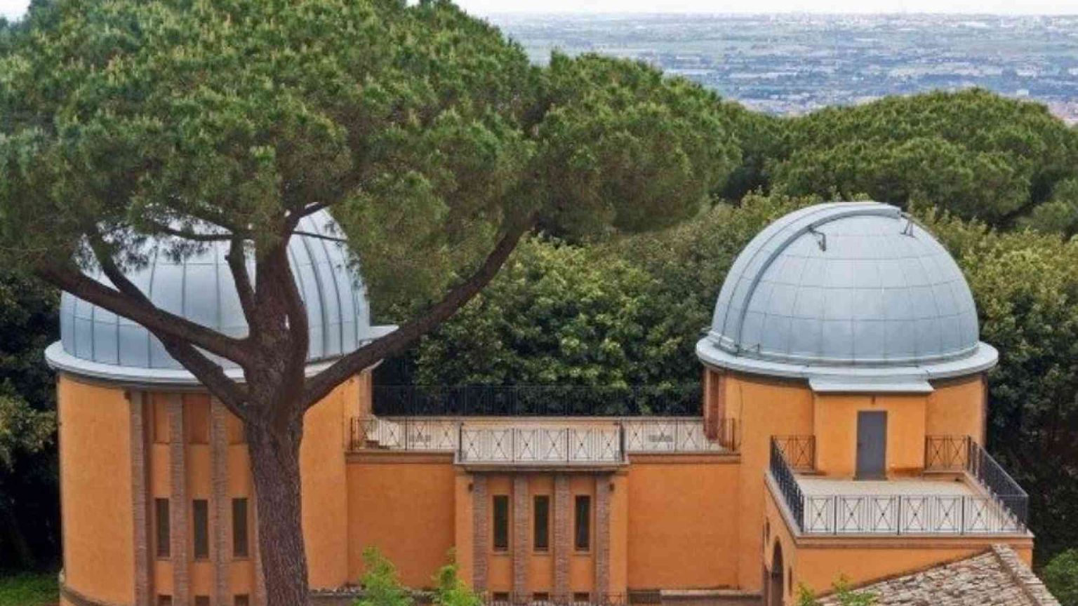 Riapre al pubblico l'osservatorio astronomico del Papa