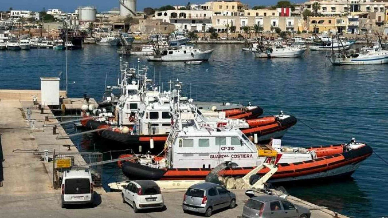 Lampedusa a secco di carburante. E la Guardia Costiera chiede aiuto alle Ong
