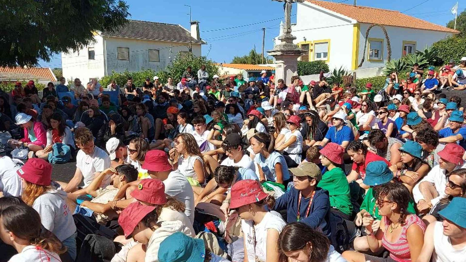 Silenzio, adorazione, confessioni: è il giorno della misericordia