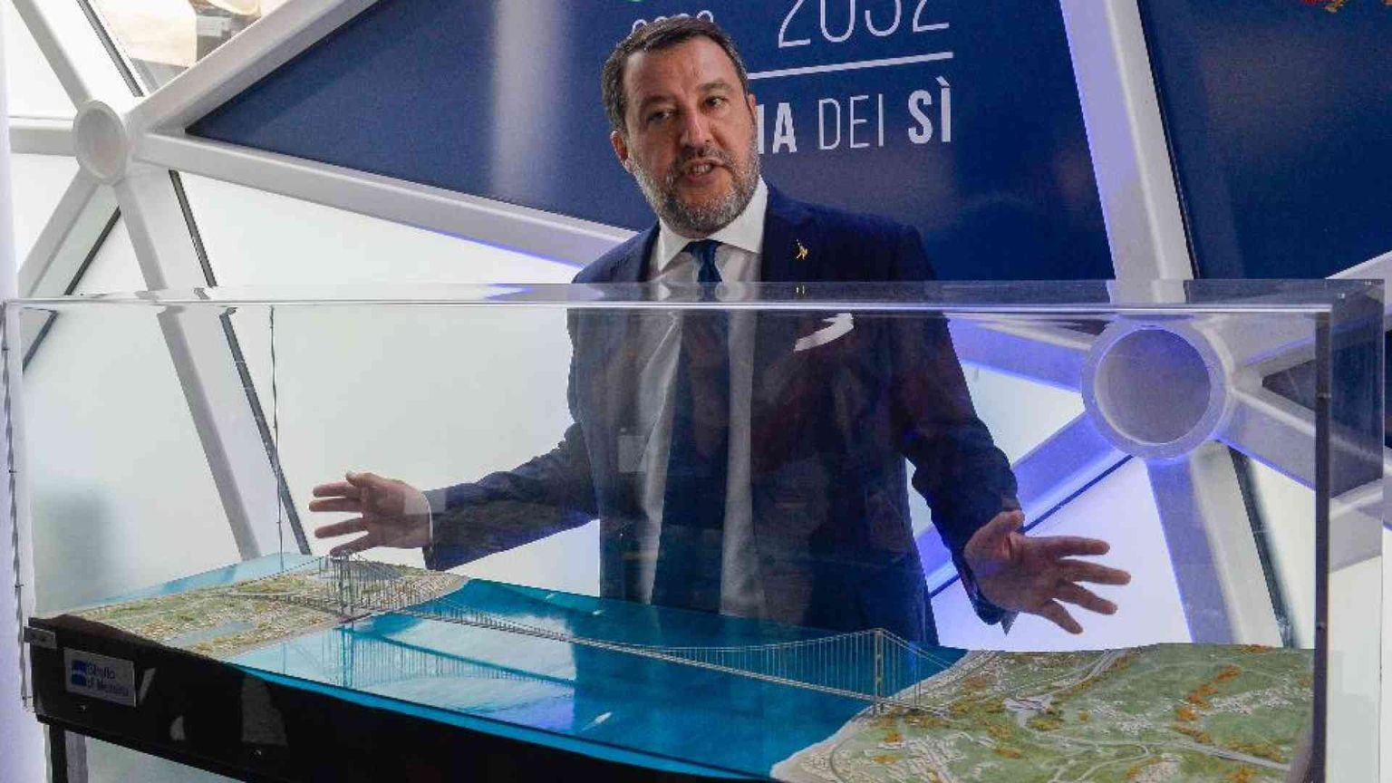 Ponte sullo Stretto, salta il tetto di 240 mila € alle retribuzioni