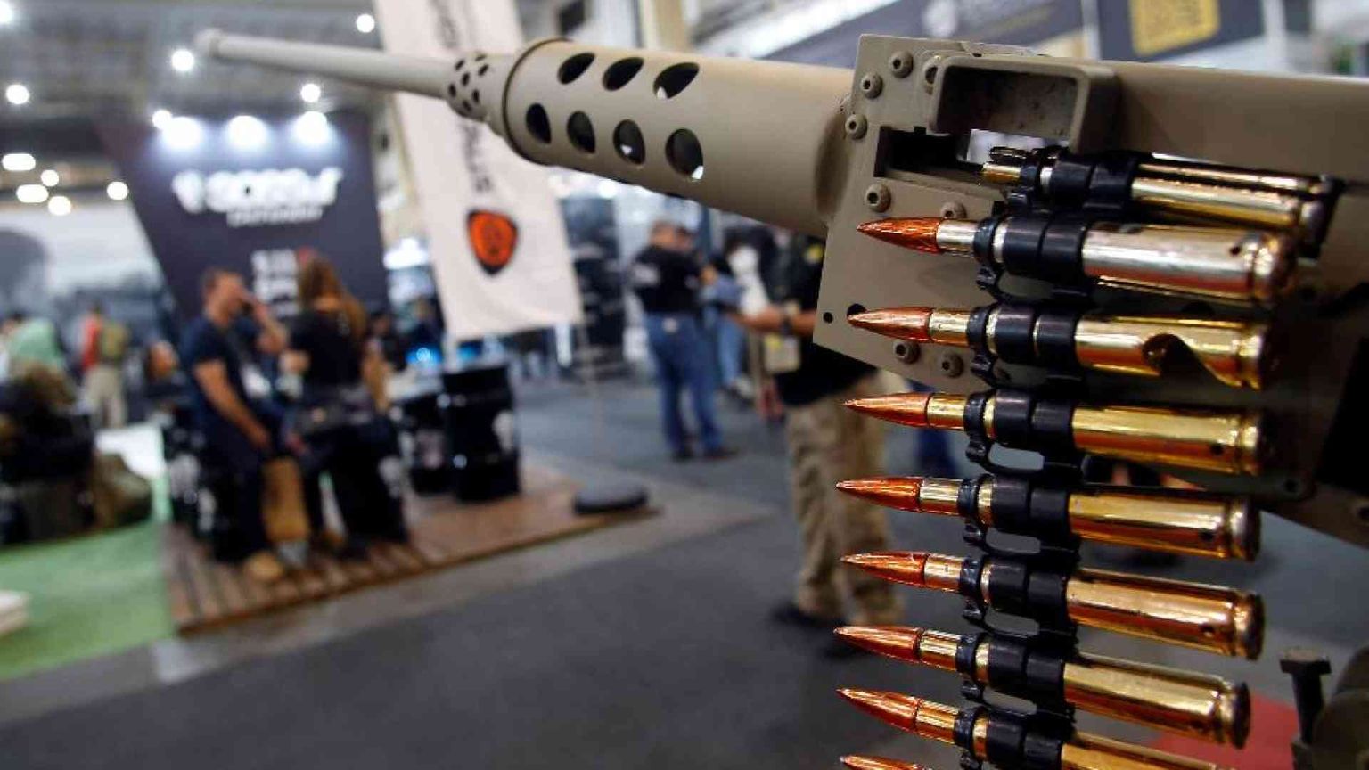 La Difesa rassicura, associazionismo e opposizioni restano contrari