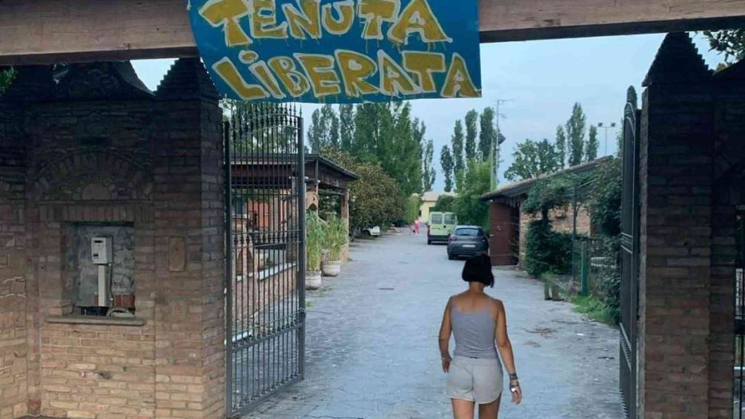 Nella tenuta del superevasore, il futuro per poveri e immigrati