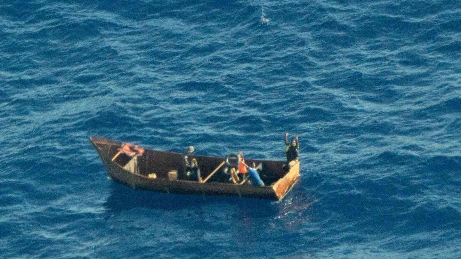 Naufragio al largo di Lampedusa, 41 morti (3 bimbi). Gli allarmi inascoltati