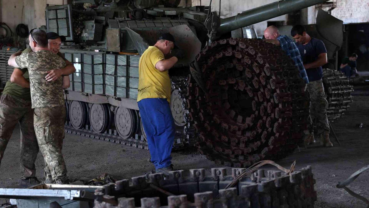 Finanza etica sotto pressione: «Dovete investire sulle armi»