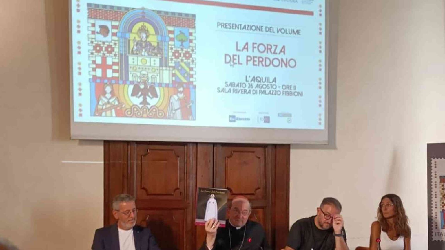 Ecco il libro sulla visita di papa Francesco