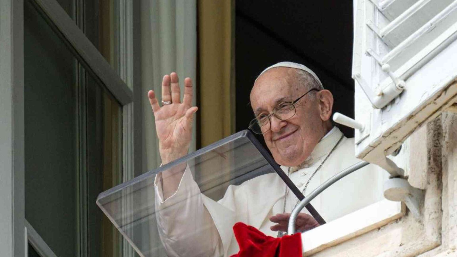 Il Papa: Cristo non è un ricordo del passato, è vivo e cammina con noi