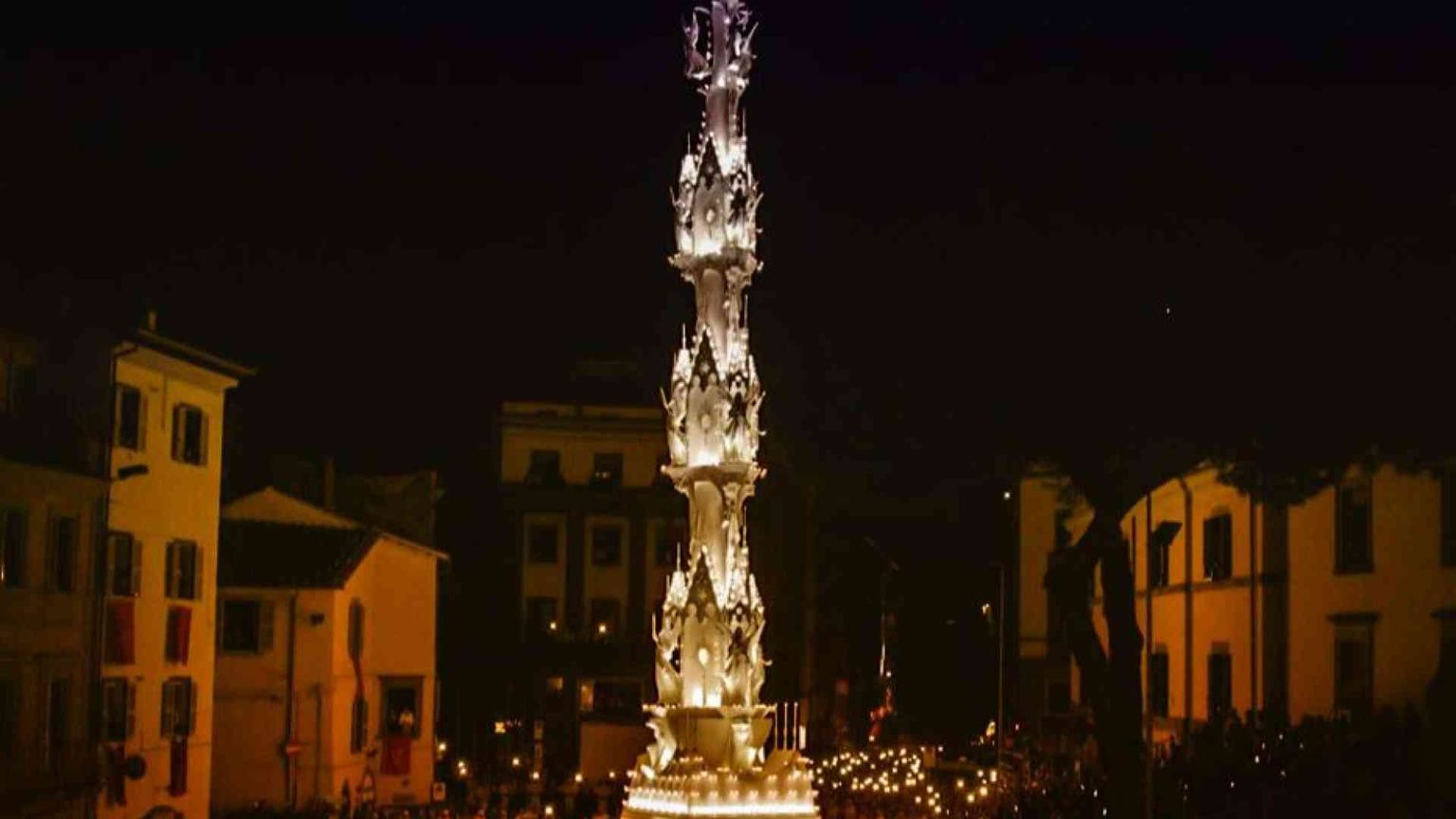 Il trasporto della Macchina di Santa Rosa a Viterbo in diretta su Tv2000