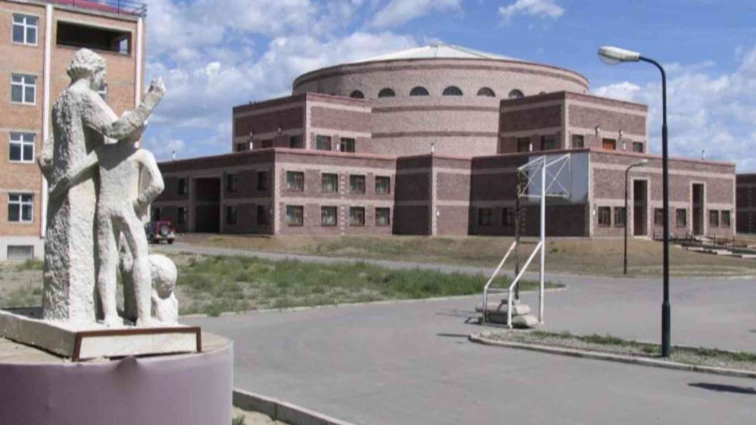 Il Papa parte per la Mongolia, «visiterà una Chiesa nascente»