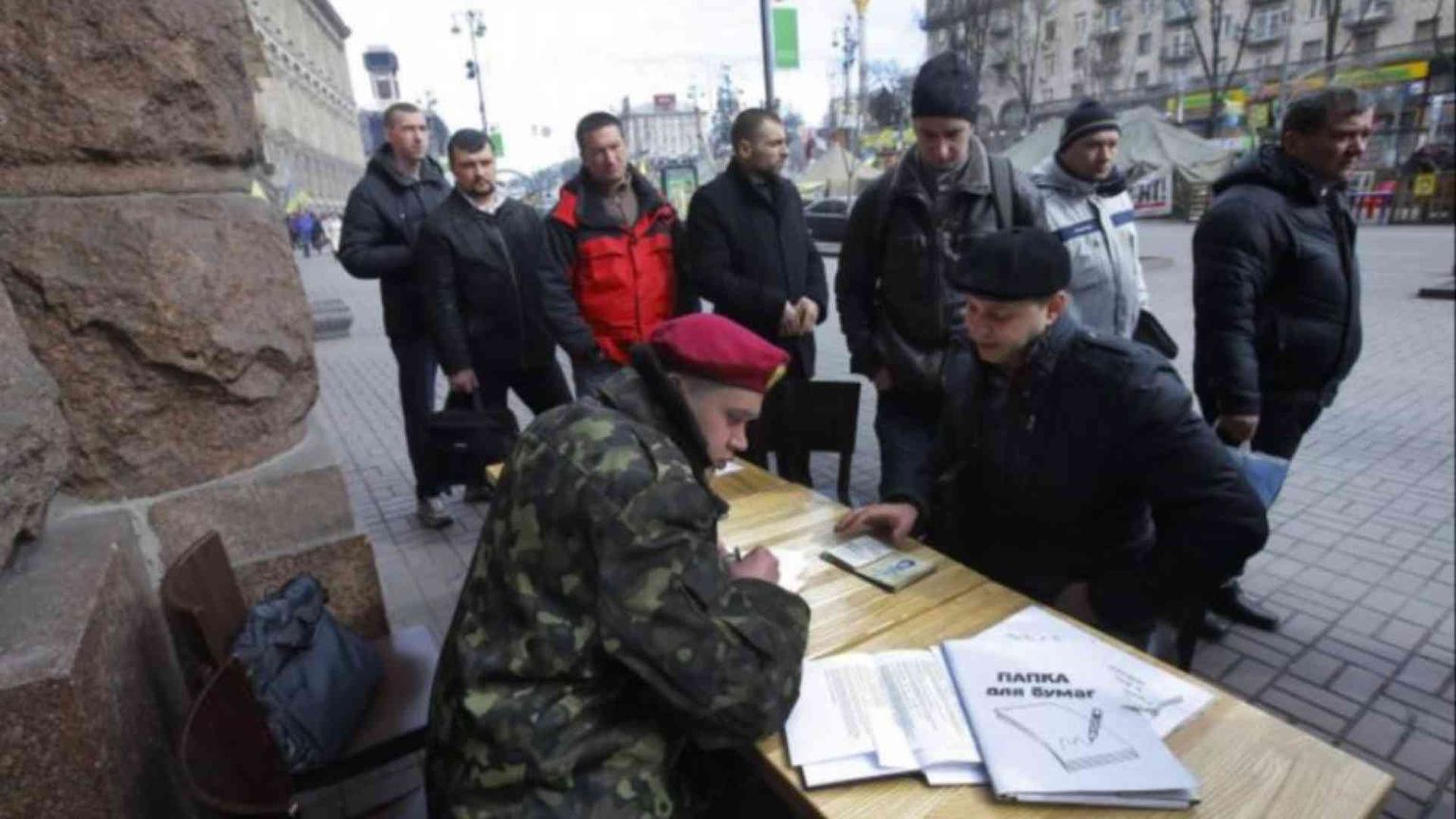 Stanchi delle armi. Calano i volontari sia in Russia sia in Ucraina