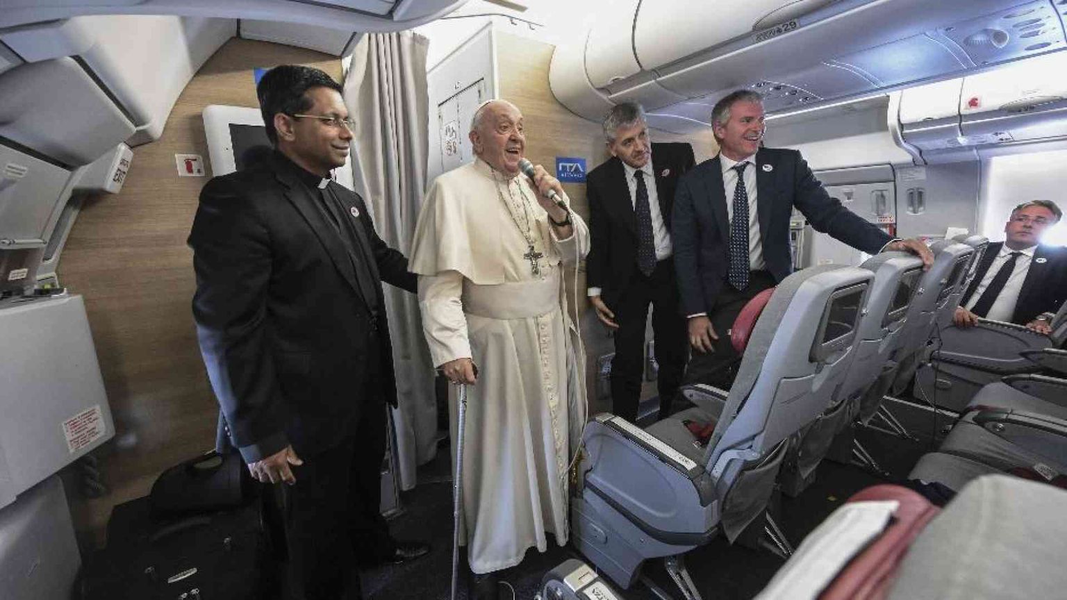 Il Papa: la Cina? Il dialogo va avanti. Ho ammirazione per la cultura cinese