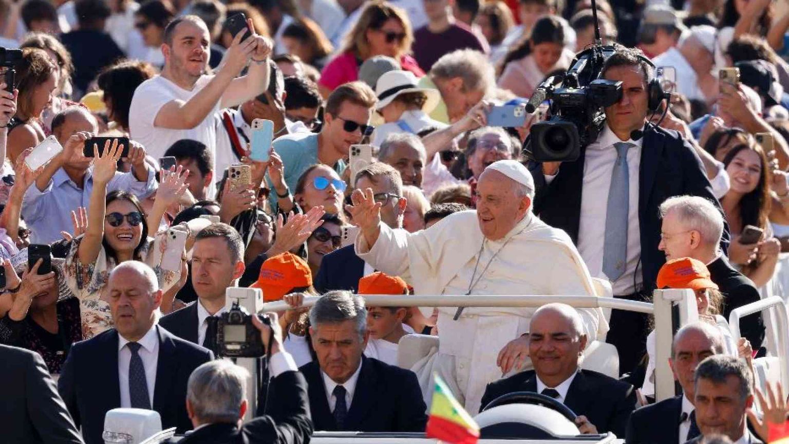 Il Papa: allargare i confini del nostro sguardo