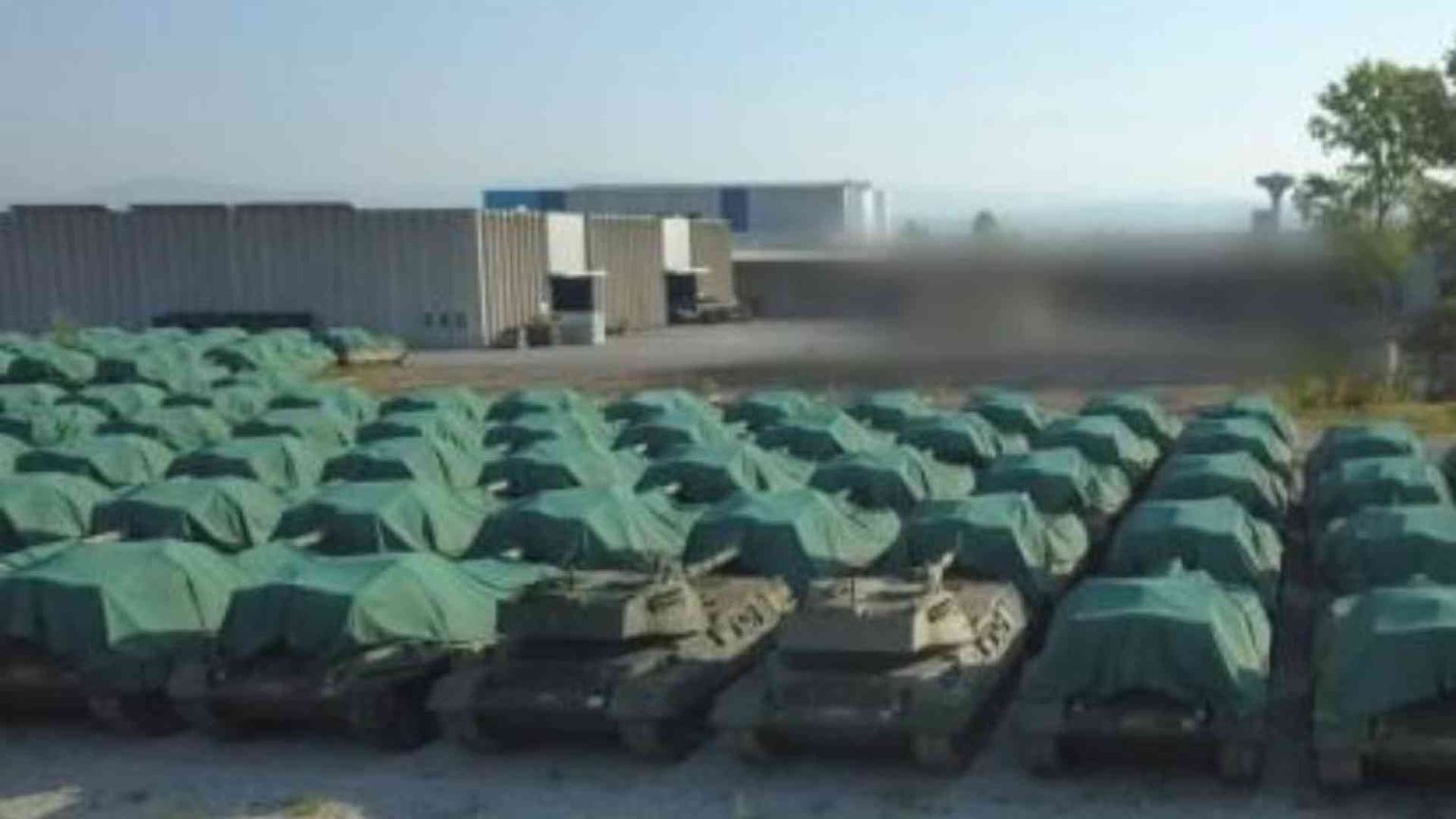 Quei 95 carri armati fermi a Gorizia. Le ong: il Parlamento chiarisca