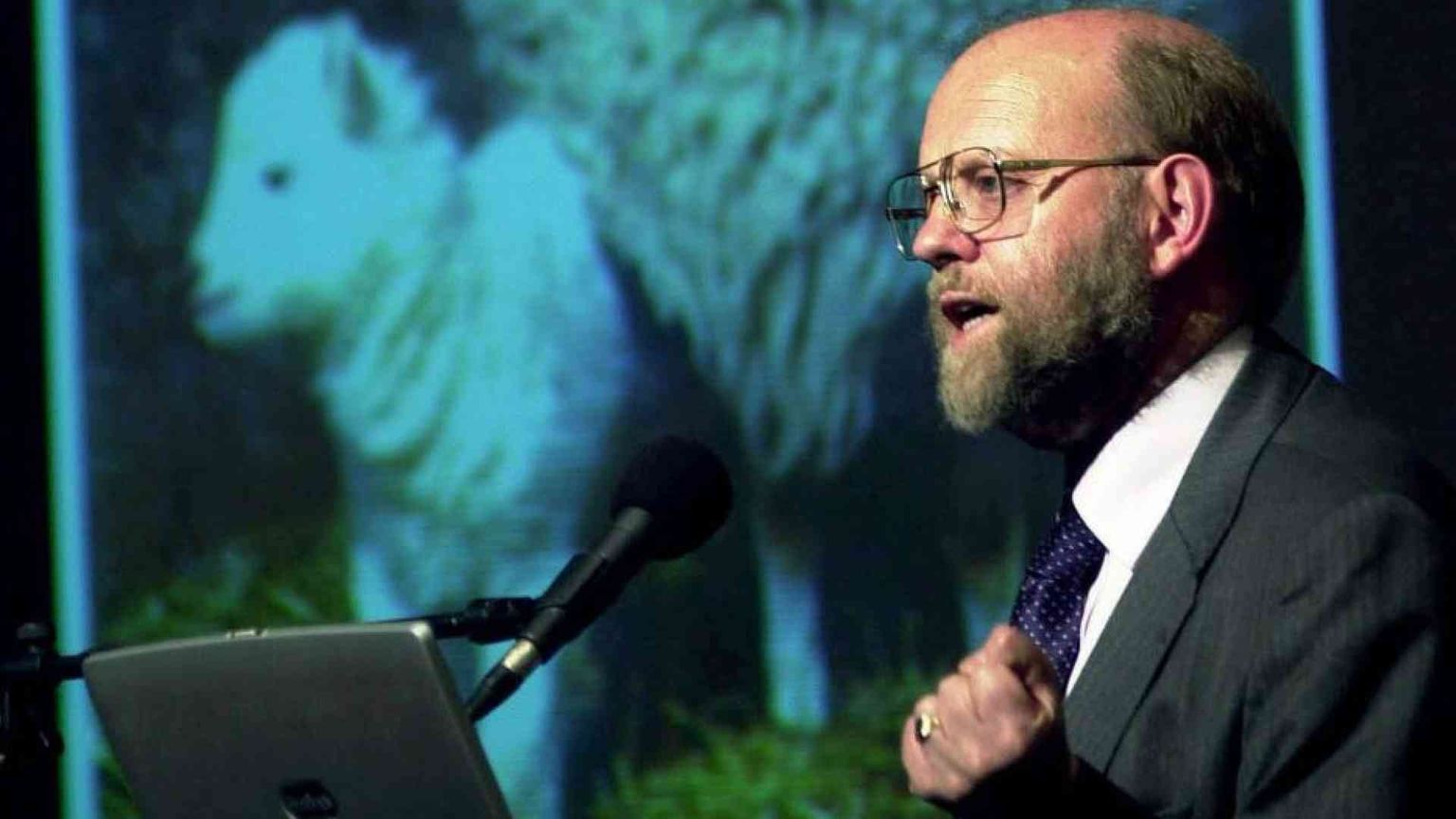 Addio a Wilmut papà della pecora Dolly, “pentito” della ricerca sugli embrioni