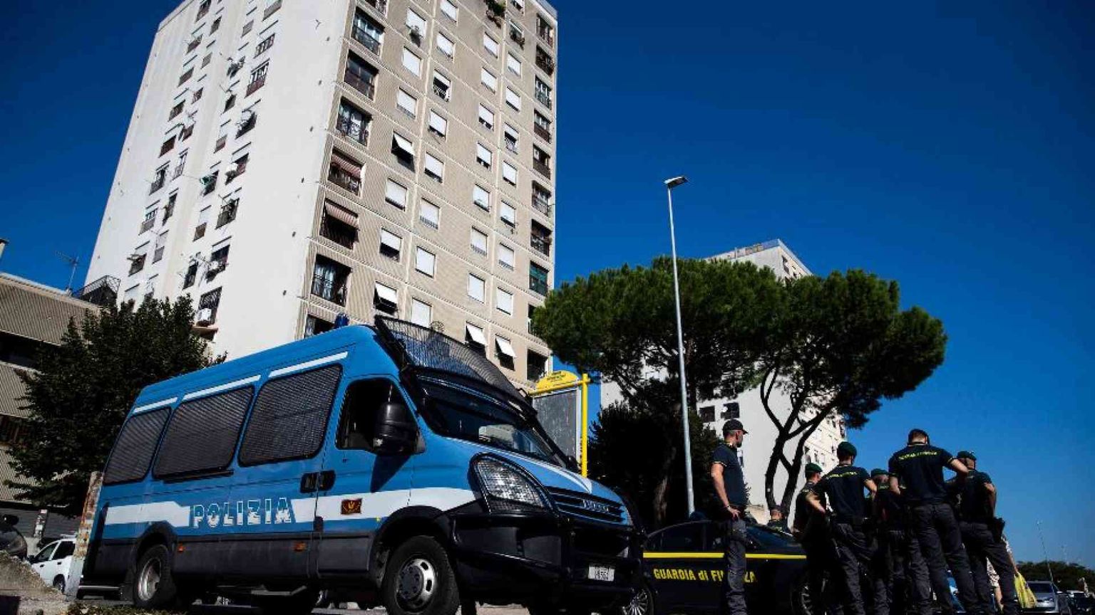 Spari in strada a Tor Bella Monaca, morto un uomo