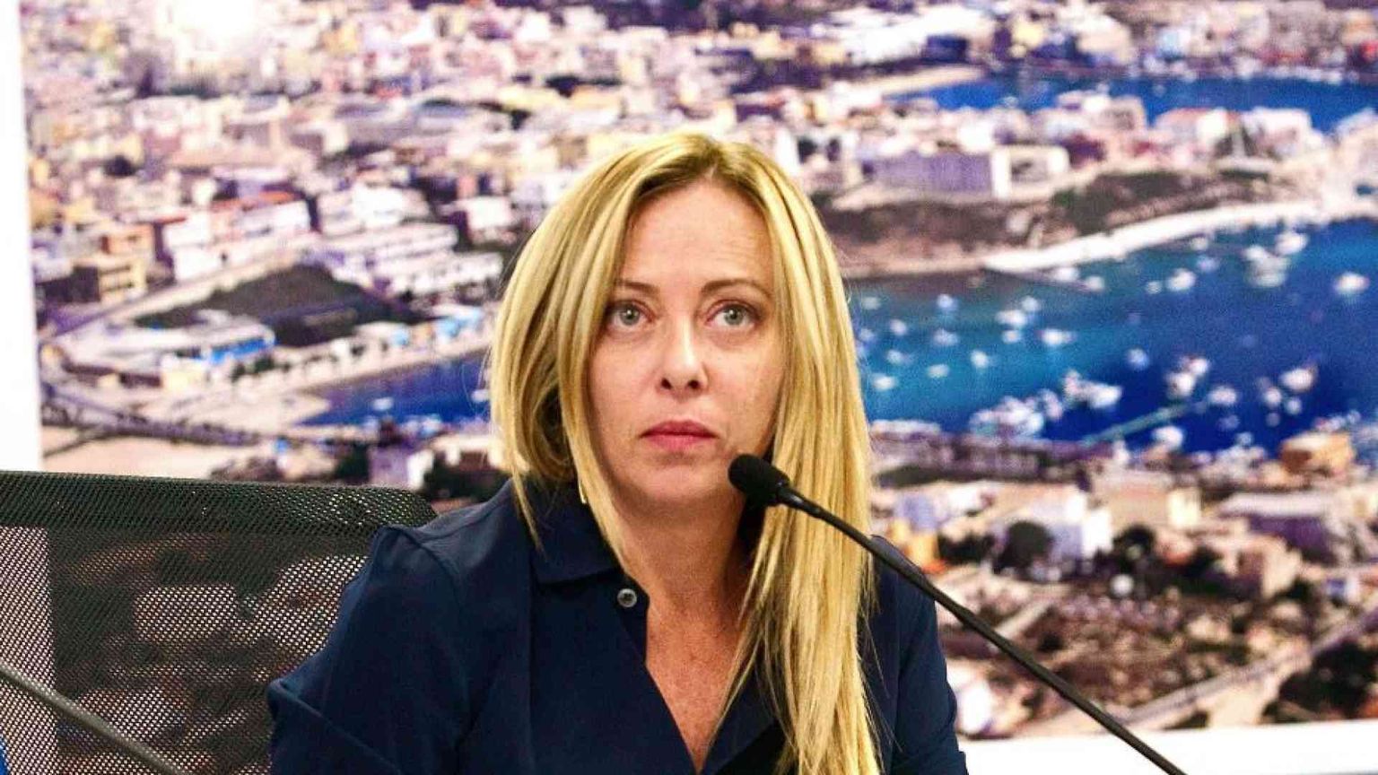 Migranti, nuovi Cpr e "trattenimento" di 18 mesi. Meloni: sinistra Ue rema contro