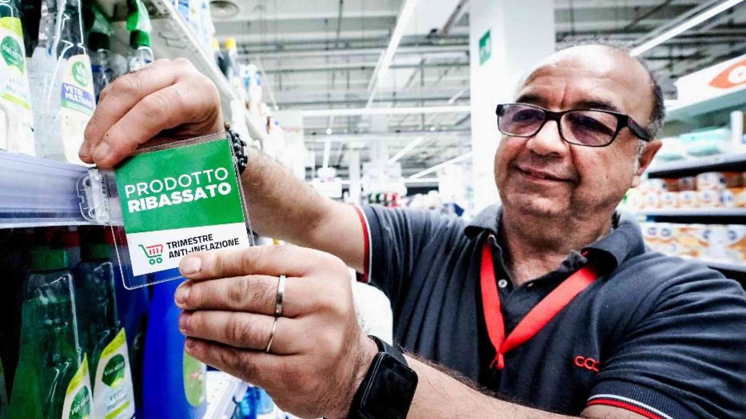 Sugli scaffali c'è il “carrello tricolore”: perché sta facendo discutere