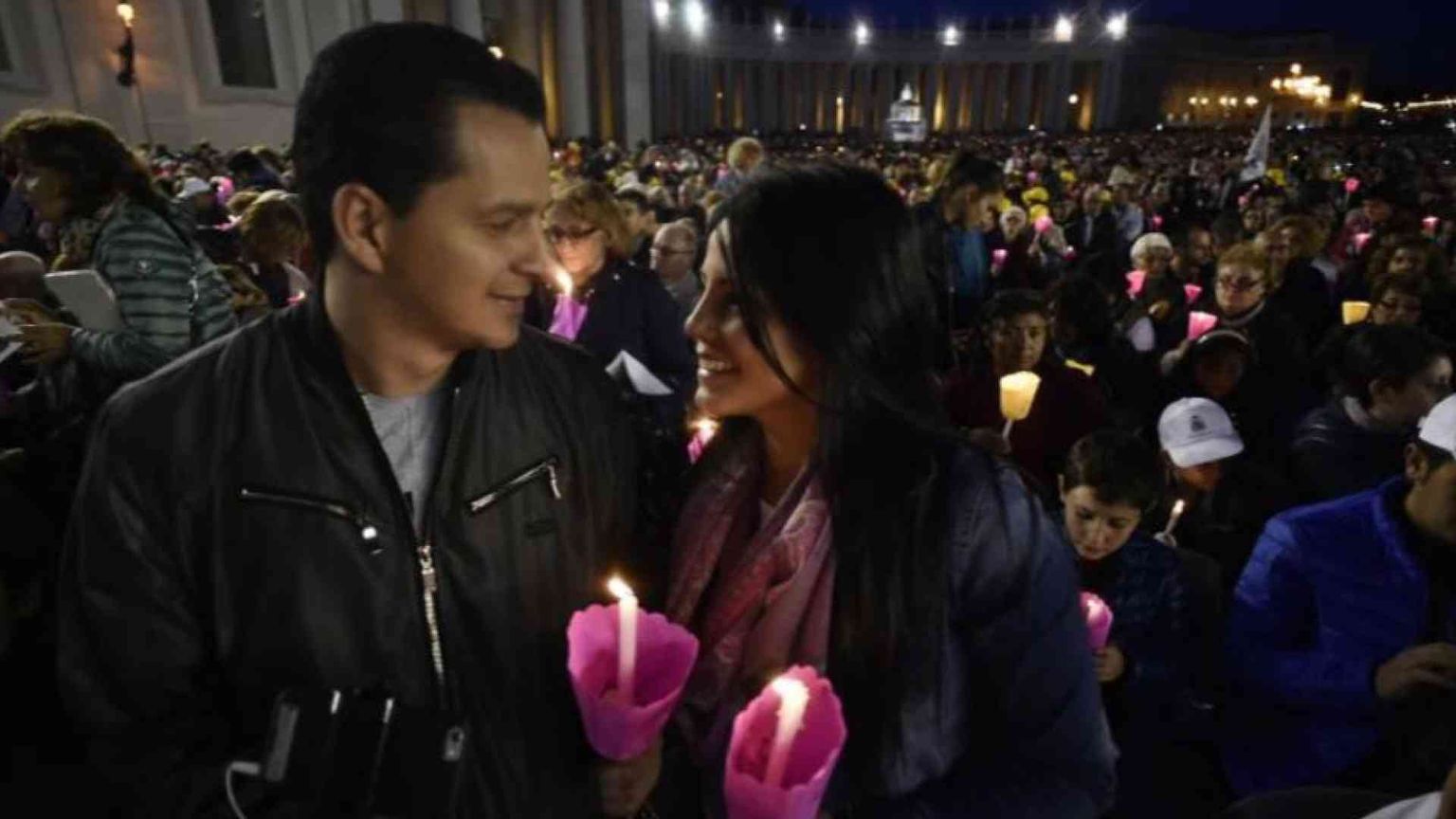 I cristiani pregano per il Sinodo, veglia ecumenica in piazza San Pietro