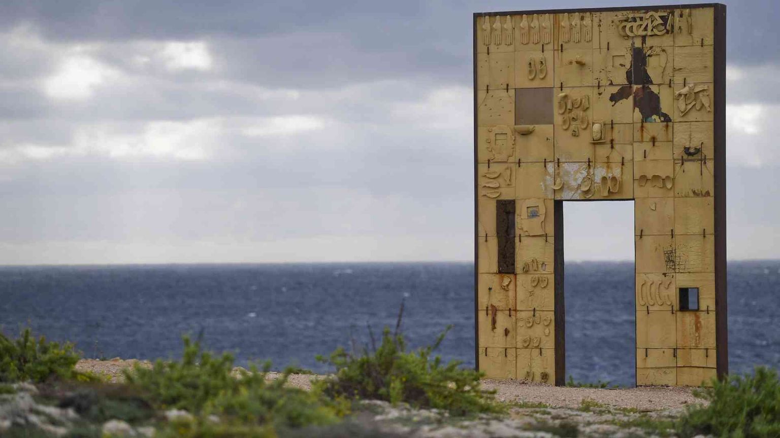 Lampedusa 10 anni dopo: «Basta morti invisibili»