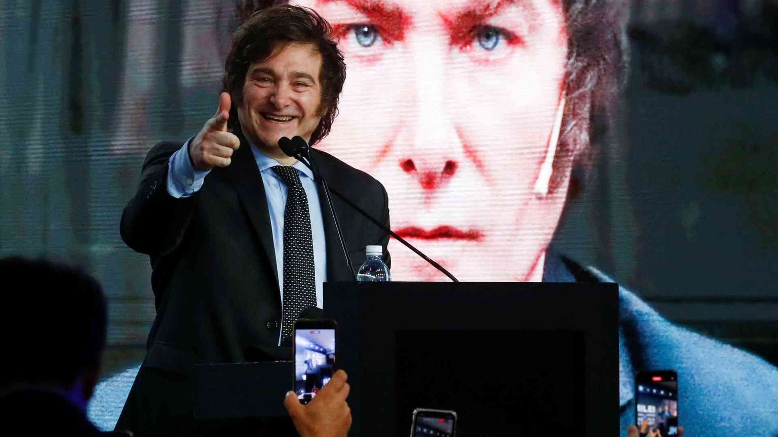 L'ultrà della destra Milei vola nei sondaggi. E ora chiede scusa al Papa