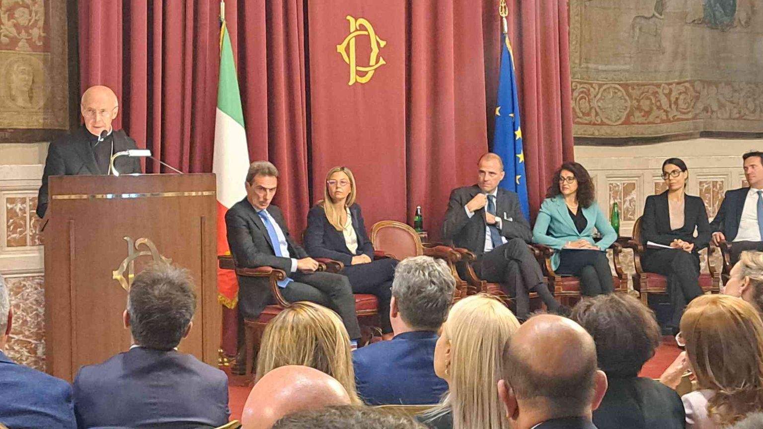 Bagnasco: «Necessario dar vita a un raccordo pre-politico fra cattolici»