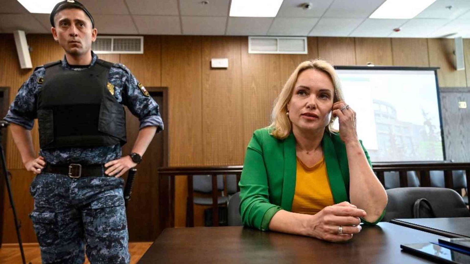 Condannata a 8 anni la giornalista che in tv disse no alla guerra