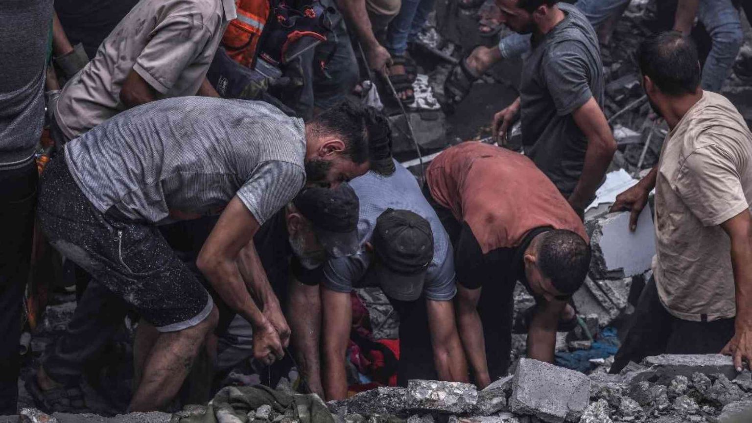 Israele: «Assedio totale della Striscia». Coppia italiana tra i rapiti