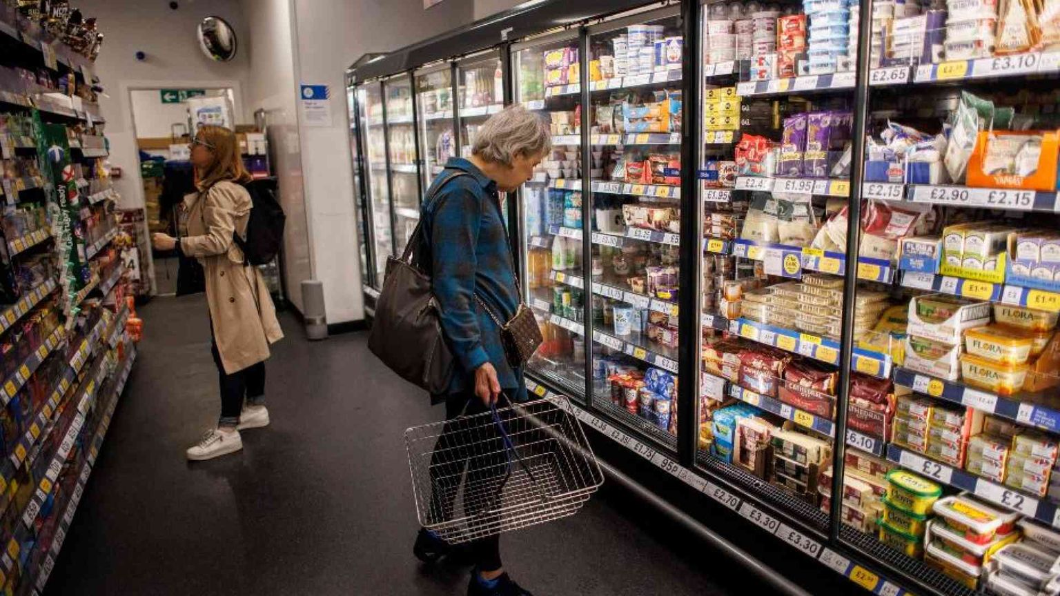 Carne, farmaci, carta igienica: nel Regno Unito è boom di taccheggi