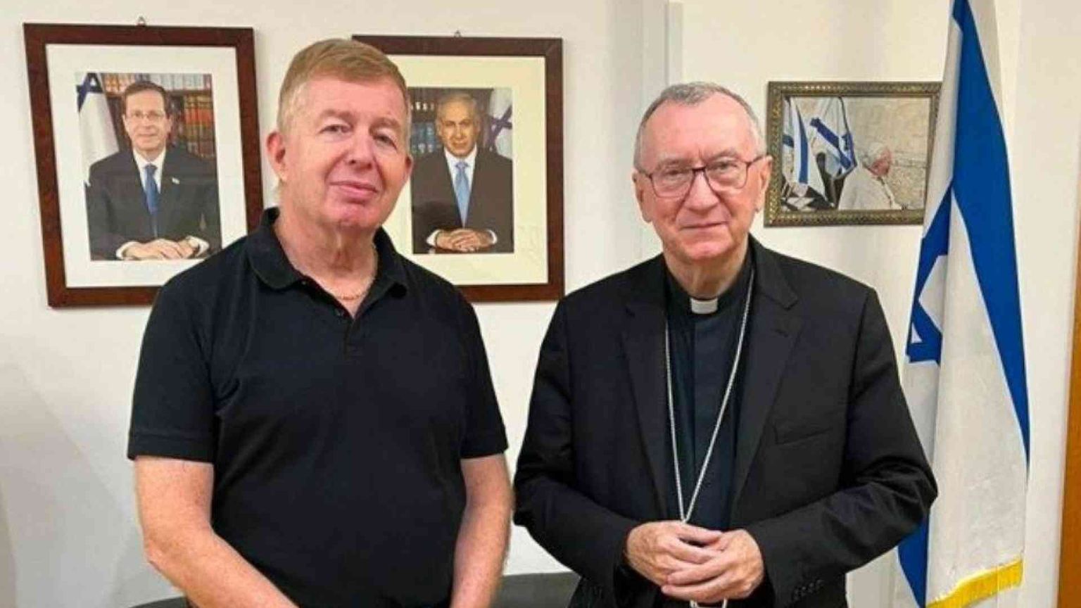 Parolin: «Disponibili alla mediazione». E visita l'ambasciata israeliana